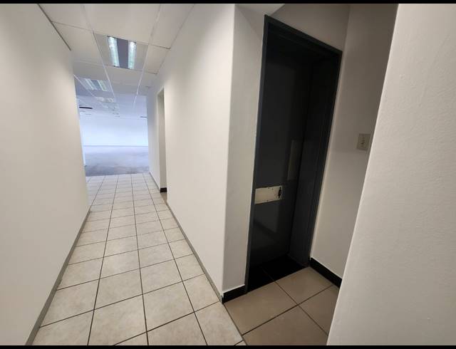 484M² OFFICE TO LET IN RANDJESPARK